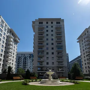  Apartment Ultimate Living Experience - Modern & Free Parking Near Romexpo