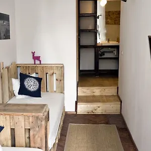 Victoria Poshtel Bükreş